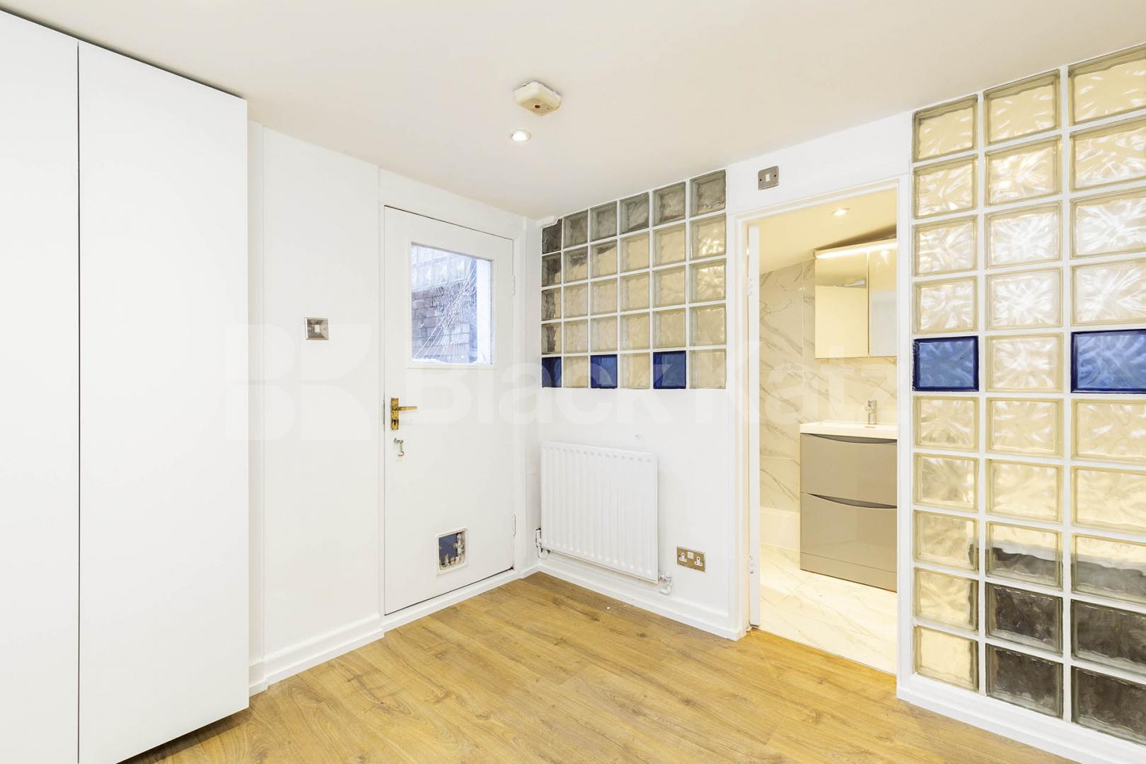 Rent includes gas electric & water - mins to tube and shops   Parkway, Camden / Regents Park